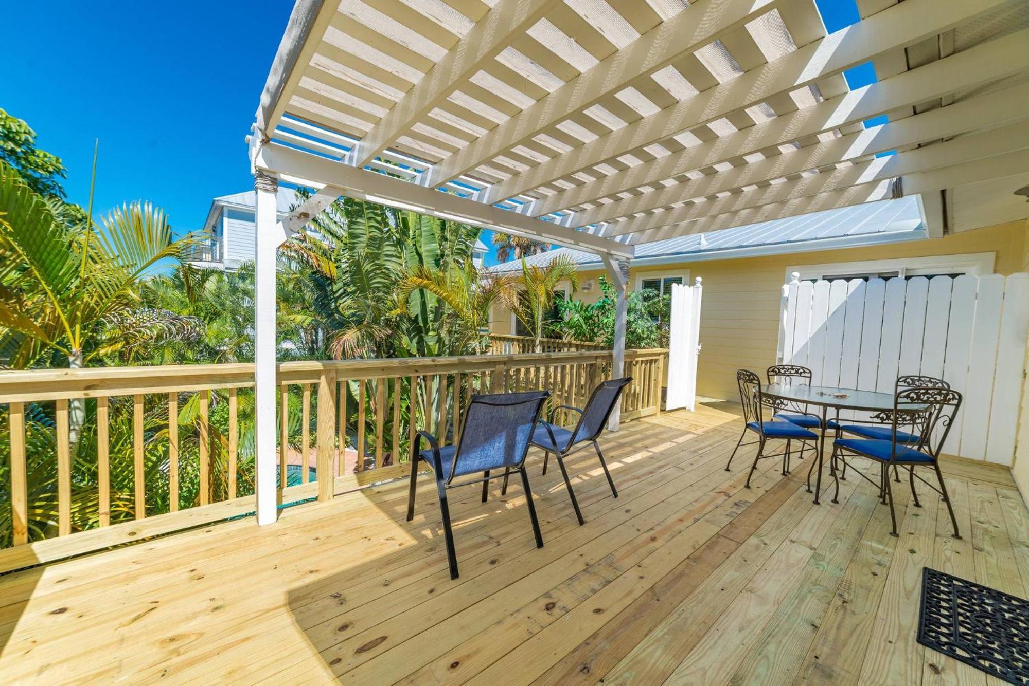 Island Girl West - Heated Pool Porches Beach Gear Walk To Beach Holmes Beach Exterior photo