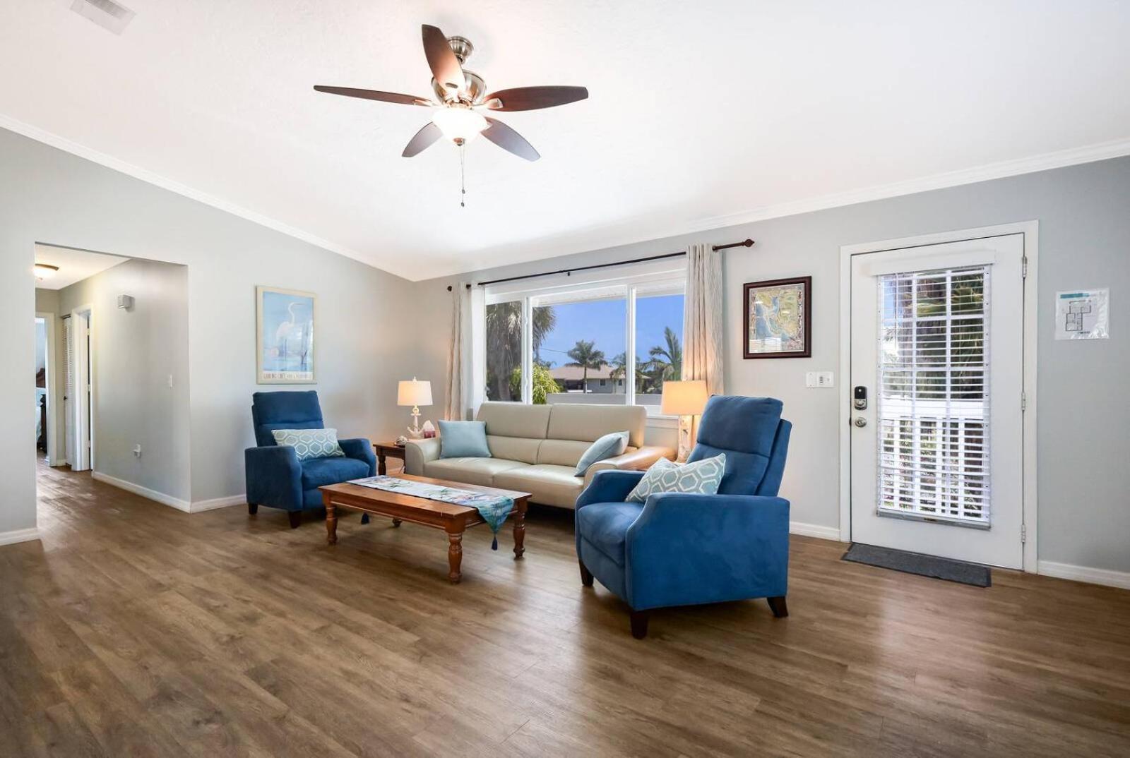 Island Girl West - Heated Pool Porches Beach Gear Walk To Beach Holmes Beach Exterior photo
